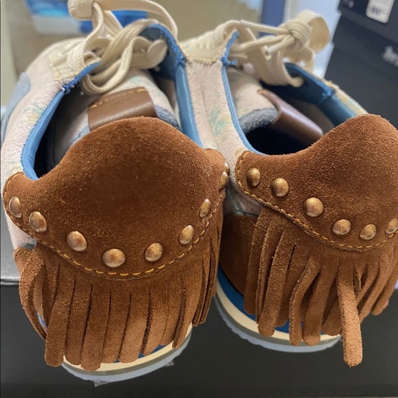 Coach C122 with Fringe Size 7B - Picture 7 of 10